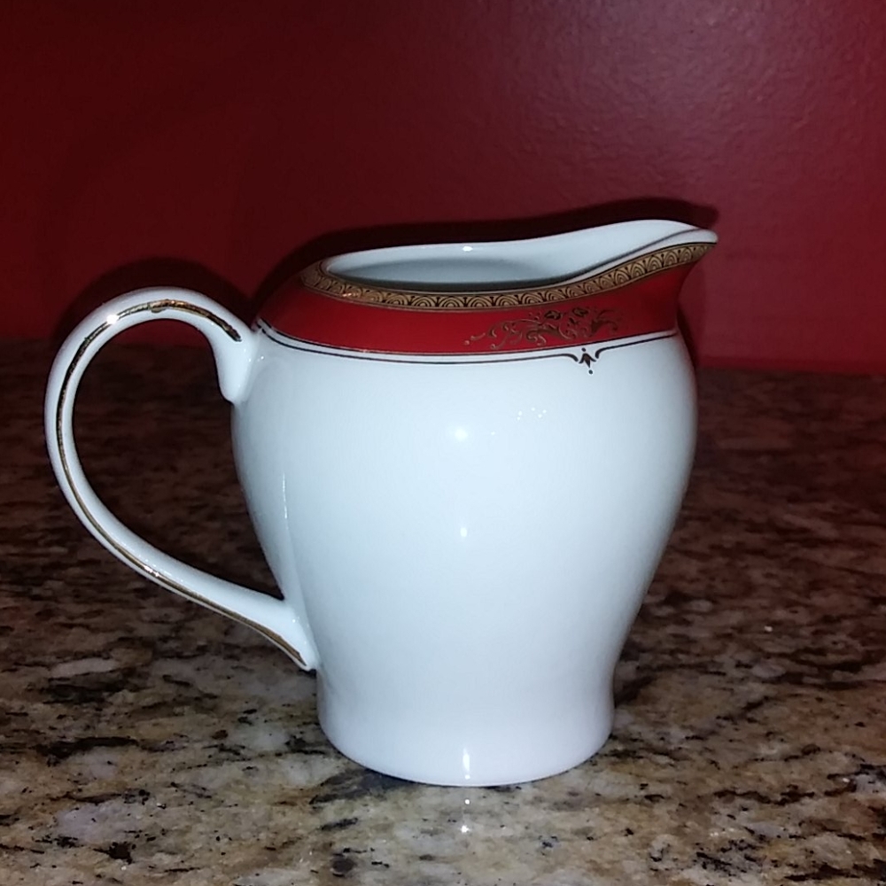 1112 Royal Scotland Creamer